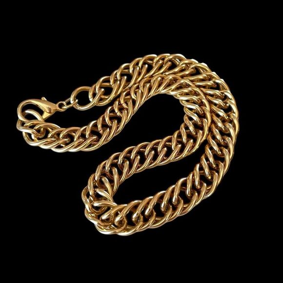 Gold Tone Chunky Curb Chain Necklace - Picture 4 of 4